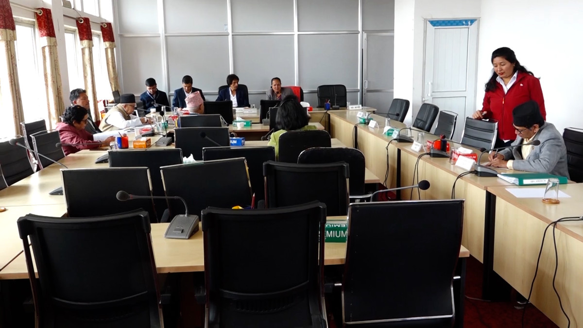 गणपूरक पुग्दा पनि किन बसेन विधायन समितिको बैठक ? - www.lokpath.com