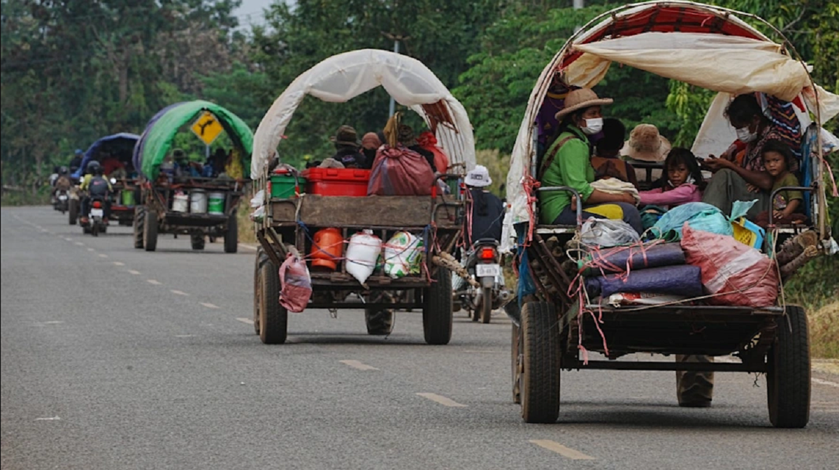 थाइल्याण्डसँगको द्वन्द्वसँगै ३ लाख कम्बोडियालीले बासस्थान छोडे 