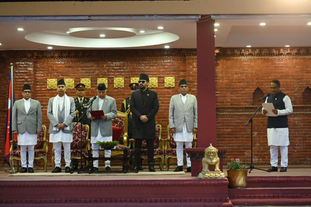 नवनियुक्त उद्योगमन्त्री साहले लिए शपथ
