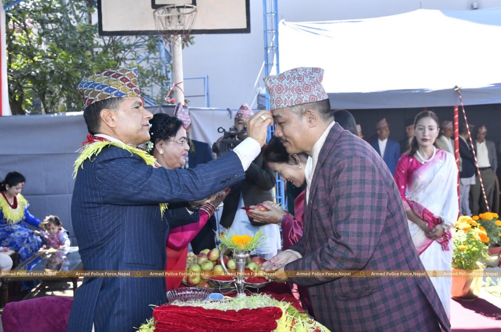 सशस्त्रमा बडादशैंको टीका  : बस्नेतले चलाए, पौडेलले तोडे